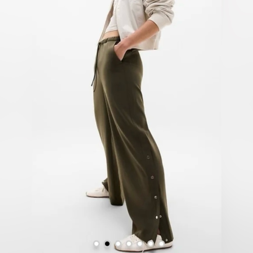 Athleta Green Wide-Leg Pants Size Medium NWT